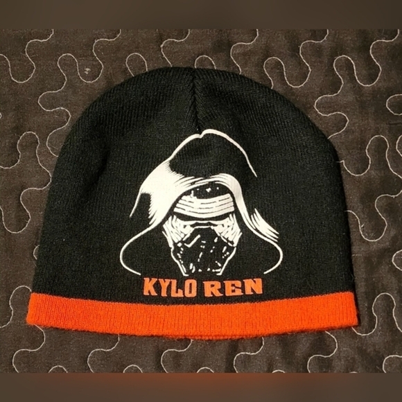 Star Wars Kylo Ren Kid's Beanie Hat. Red & Black. Size 2T-5T - Picture 2 of 5